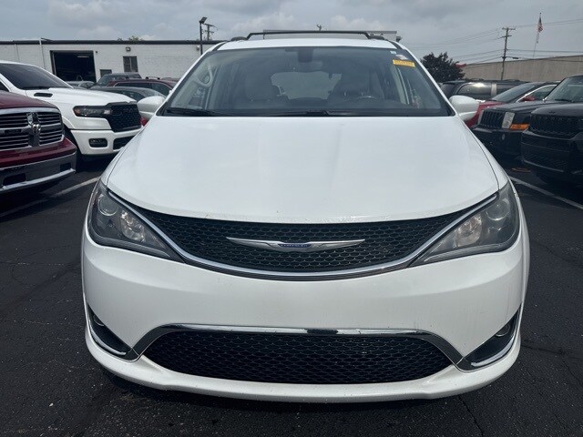 2020 Chrysler Pacifica Touring Plus photo 2