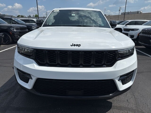 2025 Jeep Grand Cherokee Limited photo 2