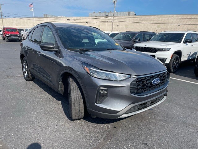 2025 Ford Escape ST-Line photo 3