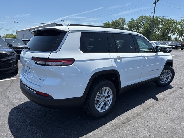 2025 Jeep Grand Cherokee Laredo photo 4