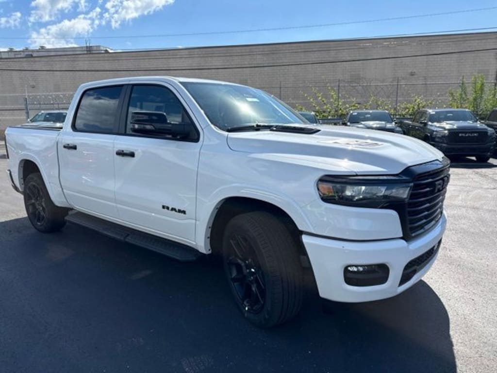 New 2026 Ram 1500 LARAMIE CREW CAB 4X4 5'7 BOX Pickup