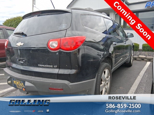 2011 Chevrolet Traverse 1LT photo 2
