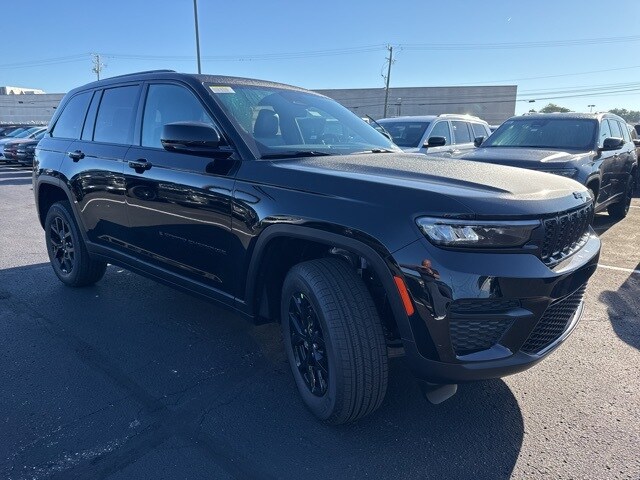 2025 Jeep Grand Cherokee Altitude photo 3