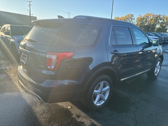 2017 Ford Explorer XLT photo 3