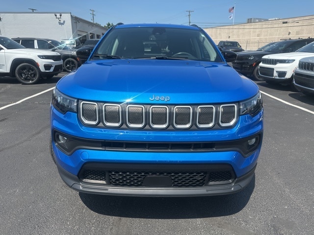 Certified 2022 Jeep Compass Latitude Lux with VIN 3C4NJDFB8NT112509 for sale in Roseville, MI
