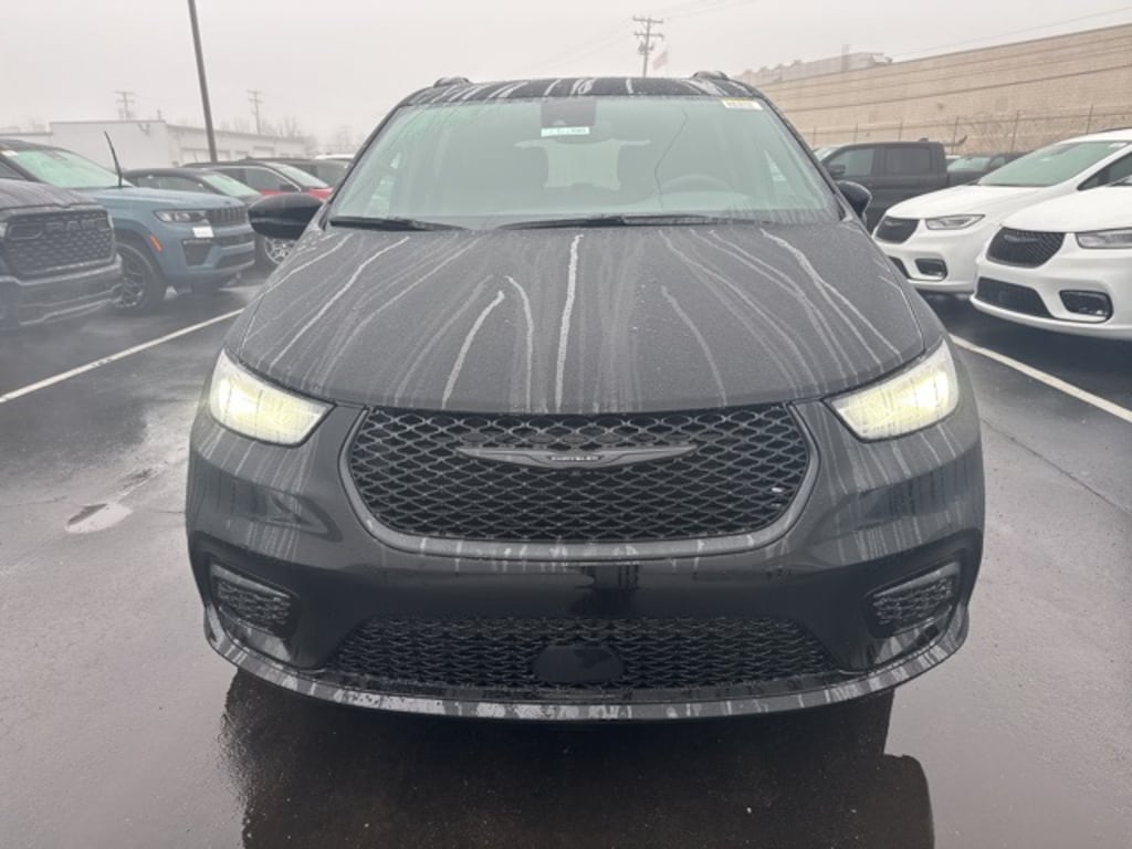 New 2026 Chrysler Pacifica SELECT AWD Passenger Van