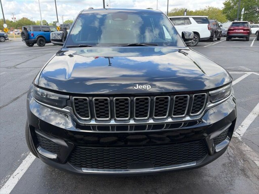 Used 2024 Jeep Grand Cherokee Laredo SUV