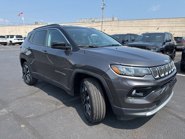 2022 Jeep Compass Limited photo 2