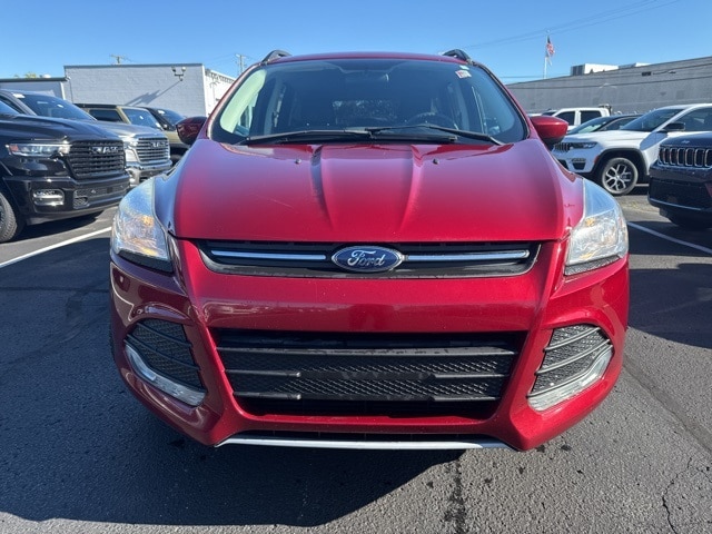 Used 2016 Ford Escape SE with VIN 1FMCU9GX7GUB56706 for sale in Roseville, MI