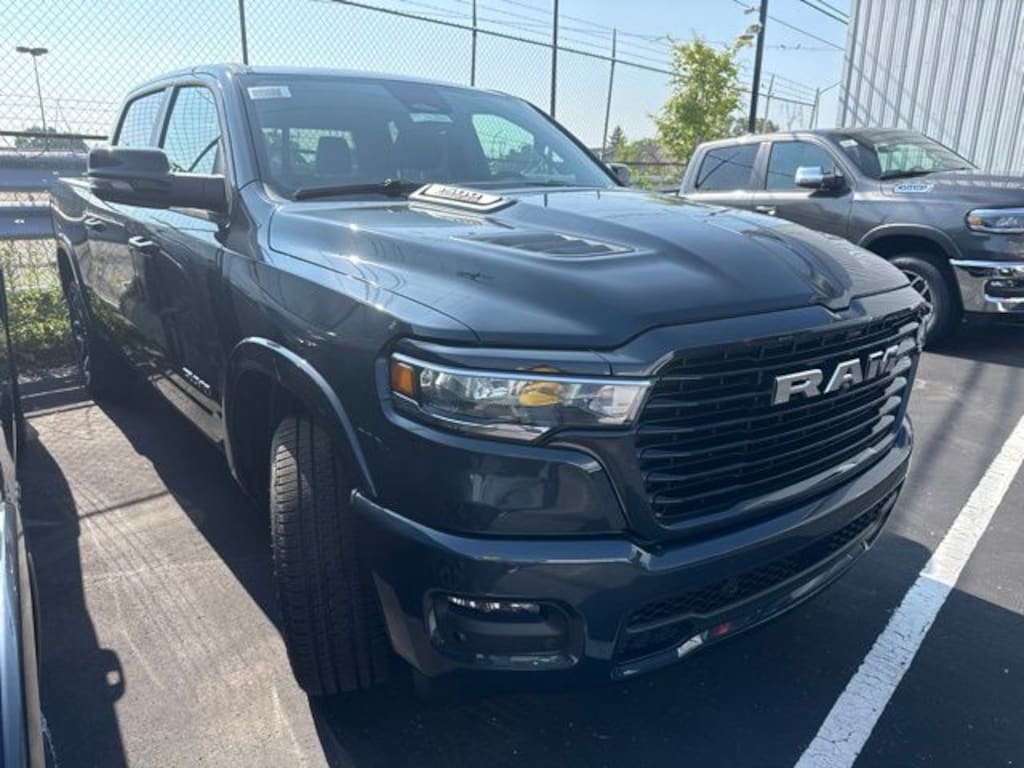 New 2026 Ram 1500 LARAMIE CREW CAB 4X4 5'7 BOX Pickup
