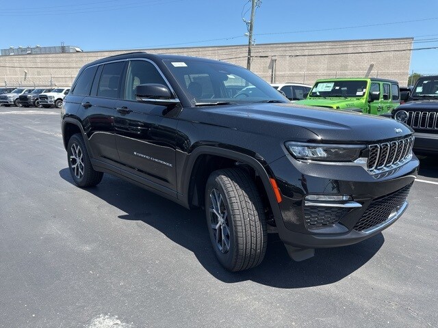 2025 Jeep Grand Cherokee Limited photo 3