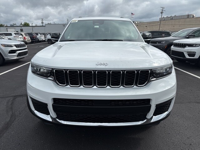 2025 Jeep Grand Cherokee Limited Sport photo 2