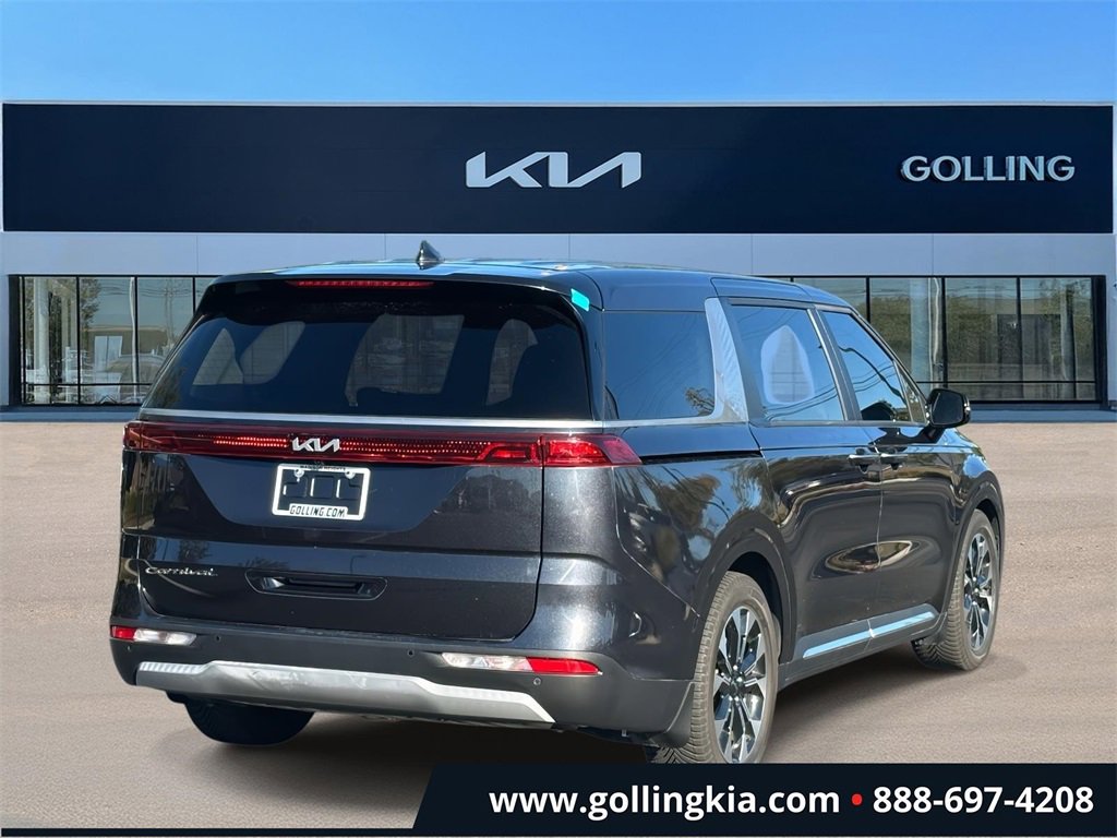 2022 Kia Carnival EX photo 3