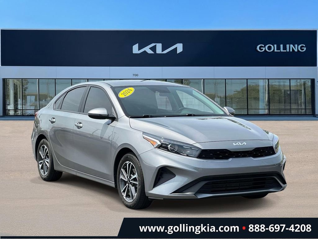 2024 Kia Forte LXS AT's photo