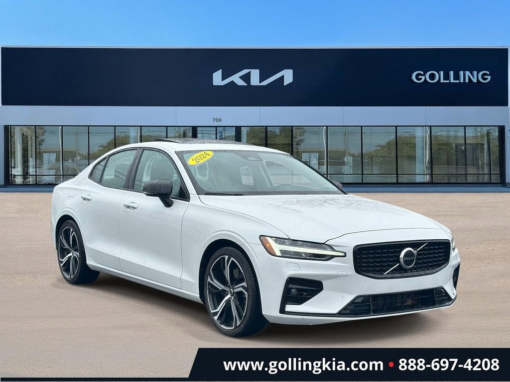 2024 Volvo S60 B5 Core Dark Theme's photo
