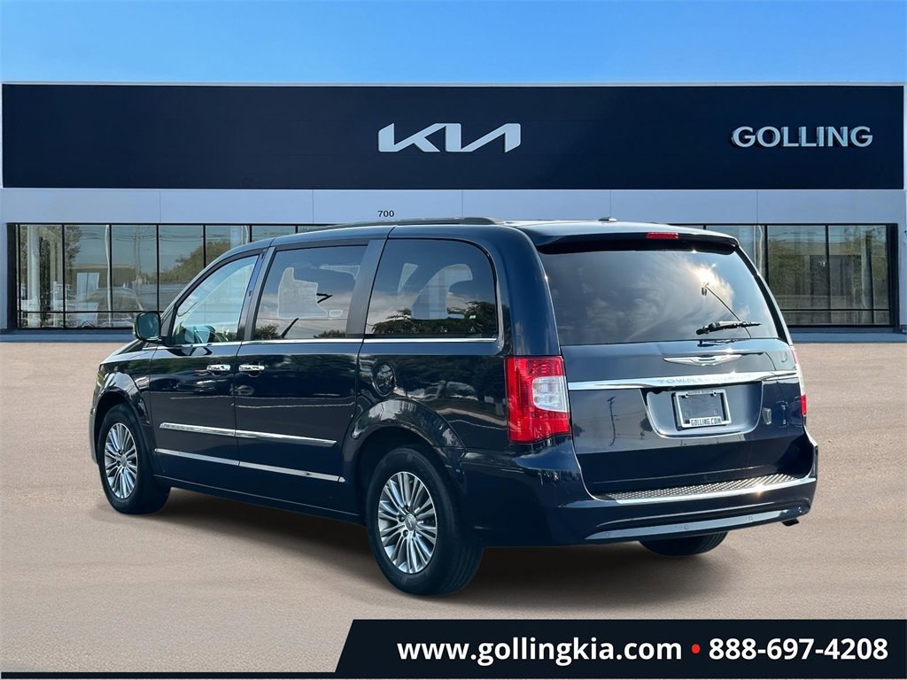 2014 Chrysler Town & Country photo 4