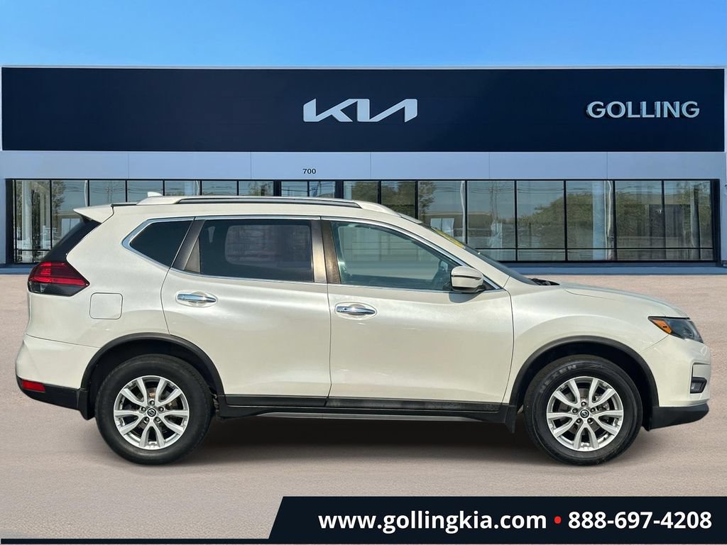 Used 2017 Nissan Rogue SV with VIN 5N1AT2MV3HC881358 for sale in Madison Heights, MI