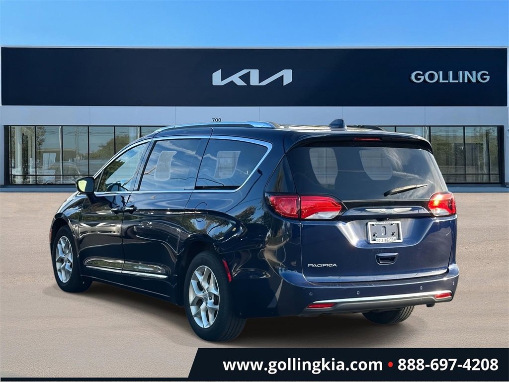 2018 Chrysler Pacifica Touring L photo 4