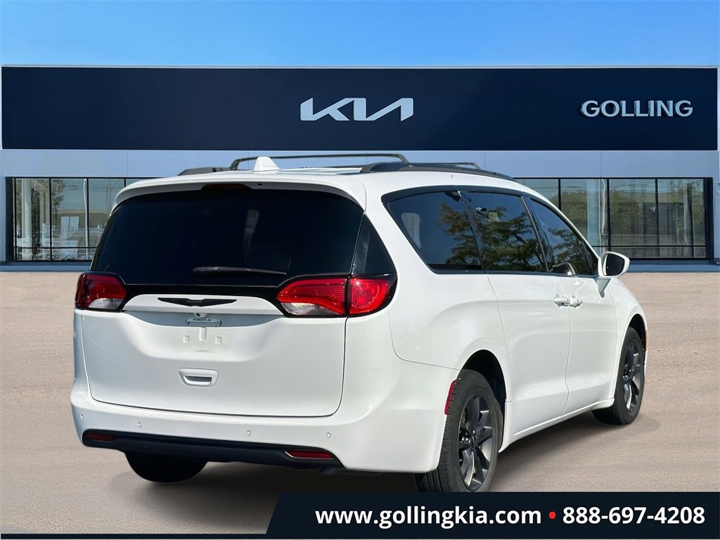 2020 Chrysler Pacifica Touring L photo 2
