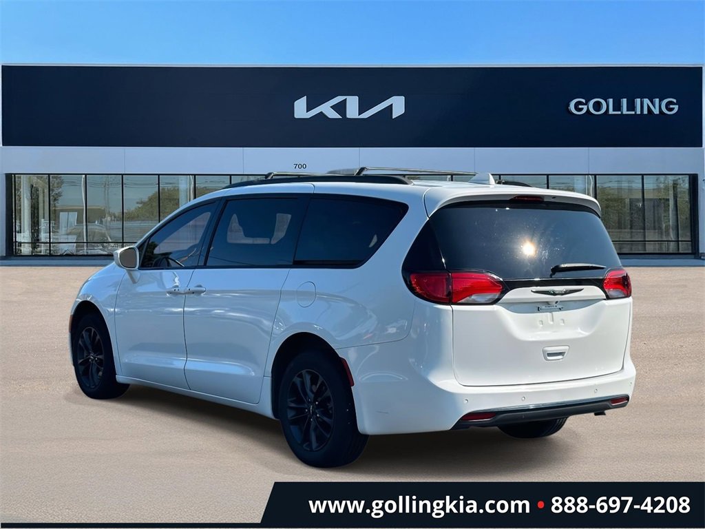 2020 Chrysler Pacifica Touring L photo 3