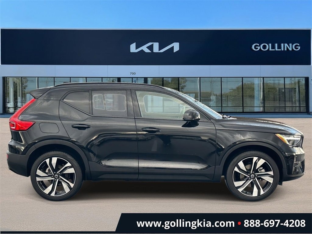 Used 2025 Volvo XC40 B5 Plus Dark Theme SUV