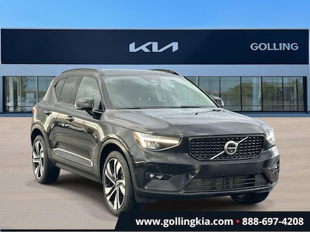 2025 Volvo XC40 B5 Plus Dark Theme SUV