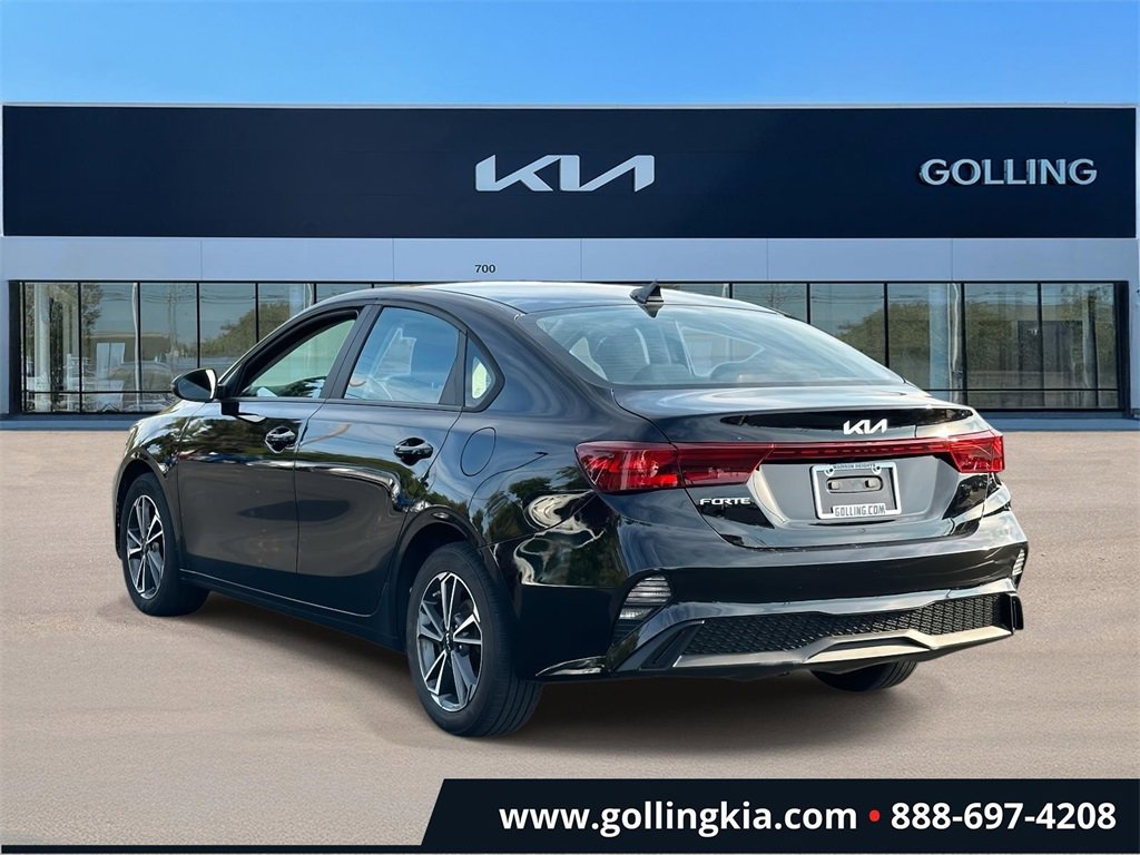 2023 Kia Forte LXS photo 3