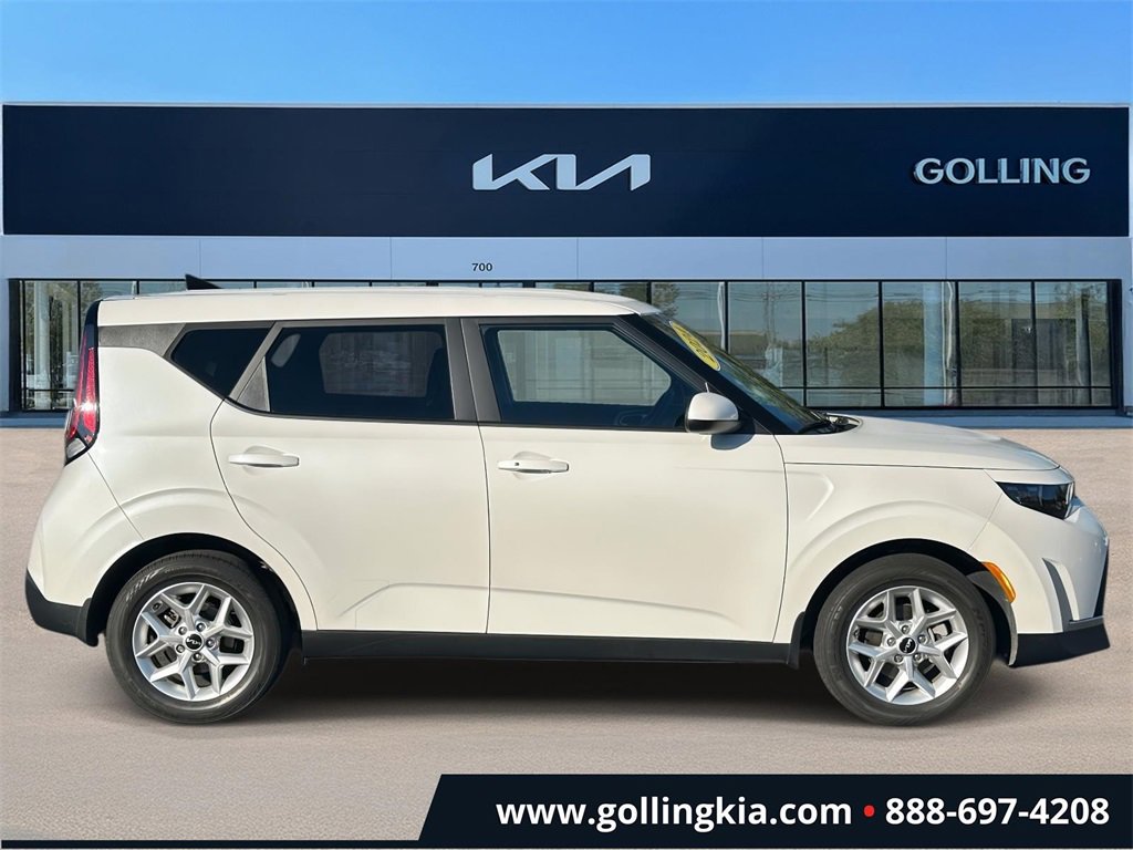 2024 Kia Soul S photo 2