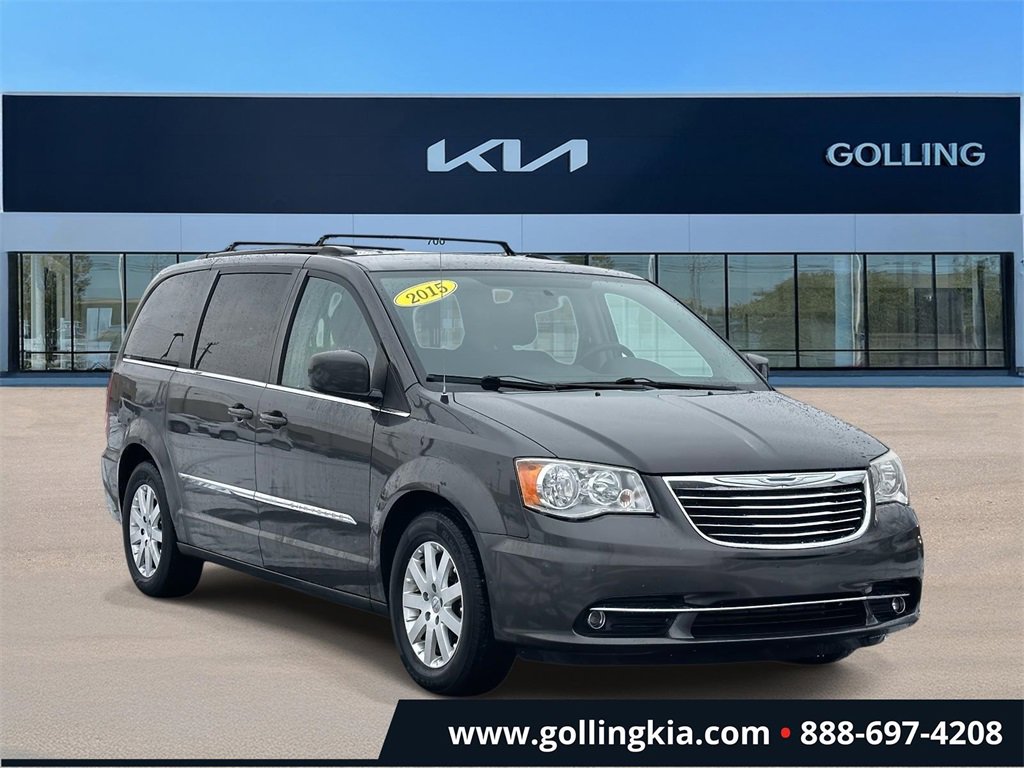 2015 Chrysler Town & Country Touring's photo