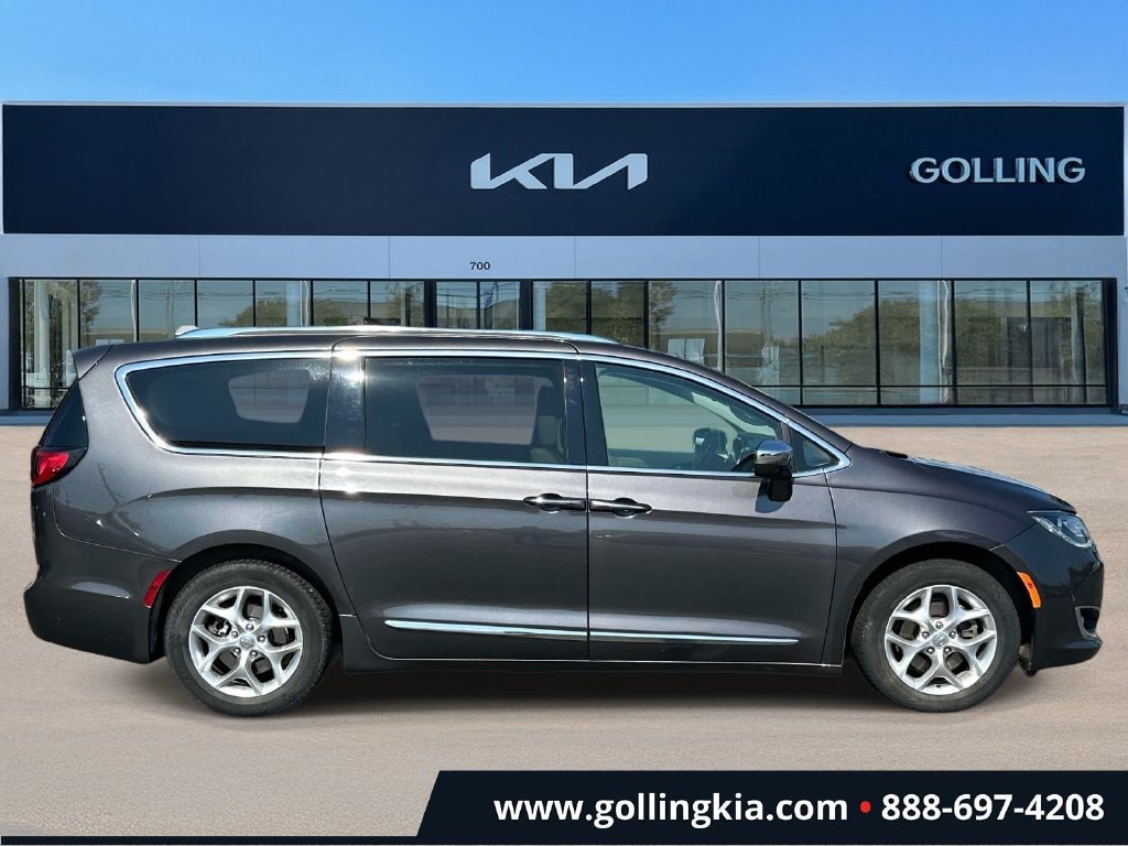 Used 2020 Chrysler Pacifica Limited with VIN 2C4RC1GG1LR271800 for sale in Madison Heights, MI
