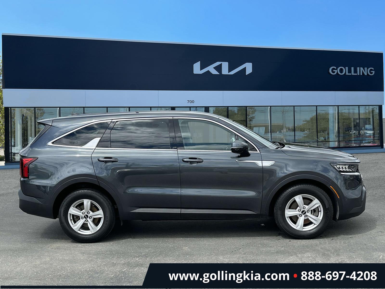 Used 2022 Kia Sorento LX with VIN 5XYRG4LC8NG116838 for sale in Madison Heights, MI