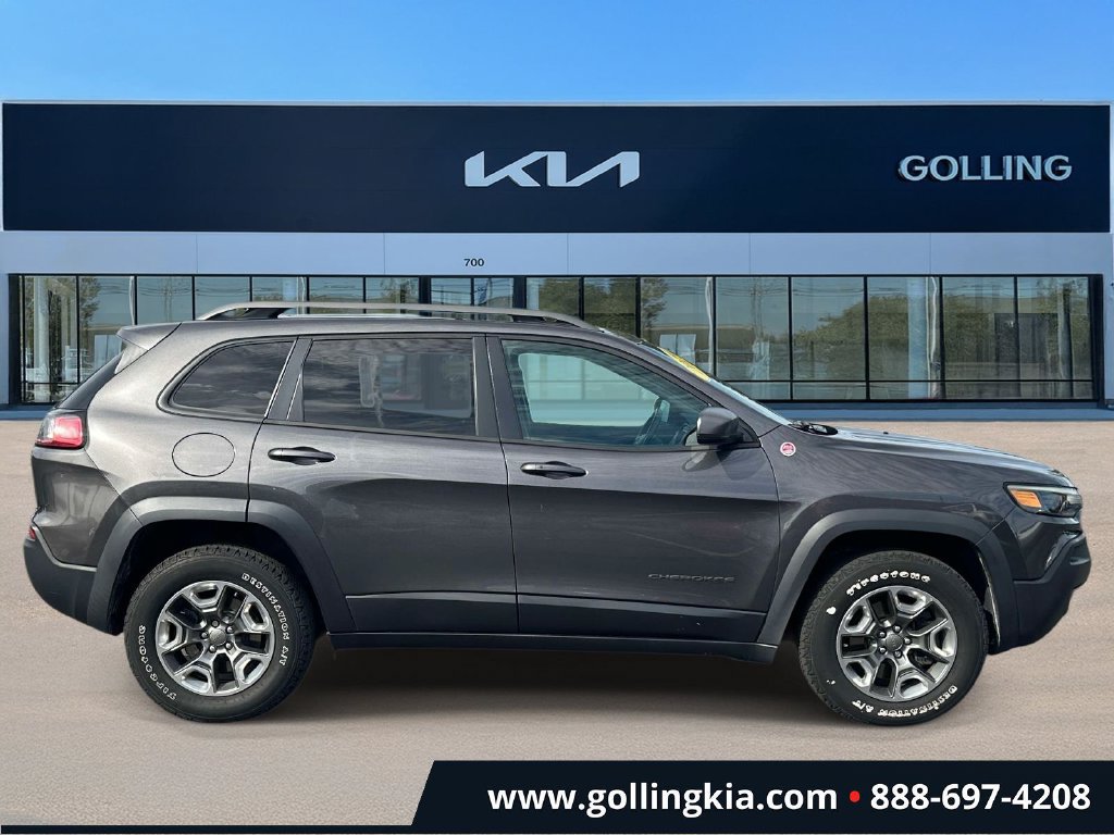 Used 2019 Jeep Cherokee Trailhawk with VIN 1C4PJMBX2KD386025 for sale in Madison Heights, MI