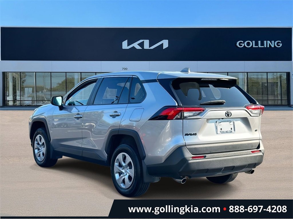 2023 Toyota RAV4 LE photo 4