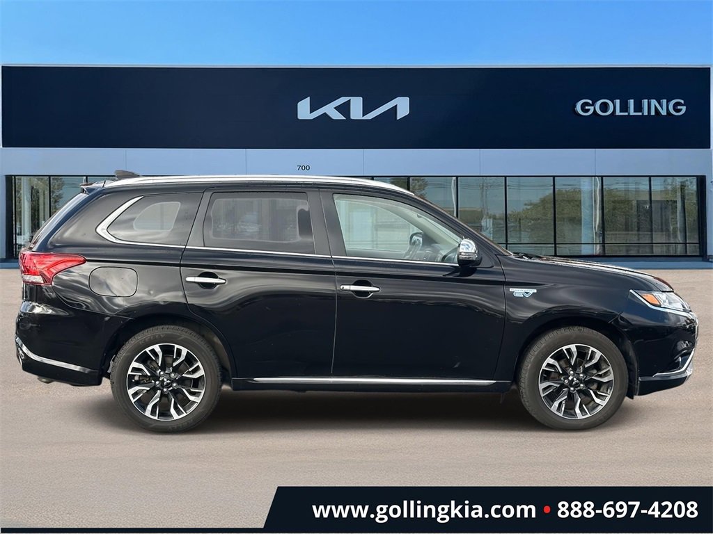 Used 2018 Mitsubishi Outlander SEL with VIN JA4J24A53JZ027720 for sale in Madison Heights, MI