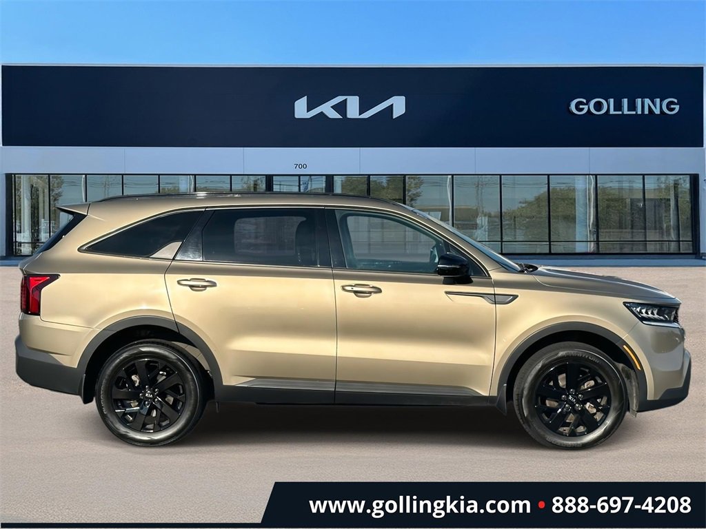 2021 Kia Sorento S photo 2