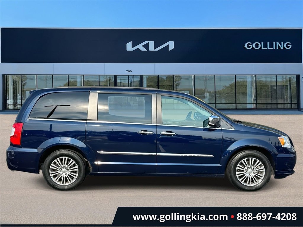 Used 2014 Chrysler Town & Country Touring-L with VIN 2C4RC1CG7ER455194 for sale in Madison Heights, MI