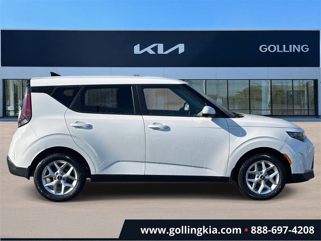 Used 2023 Kia Soul LX Hatchback