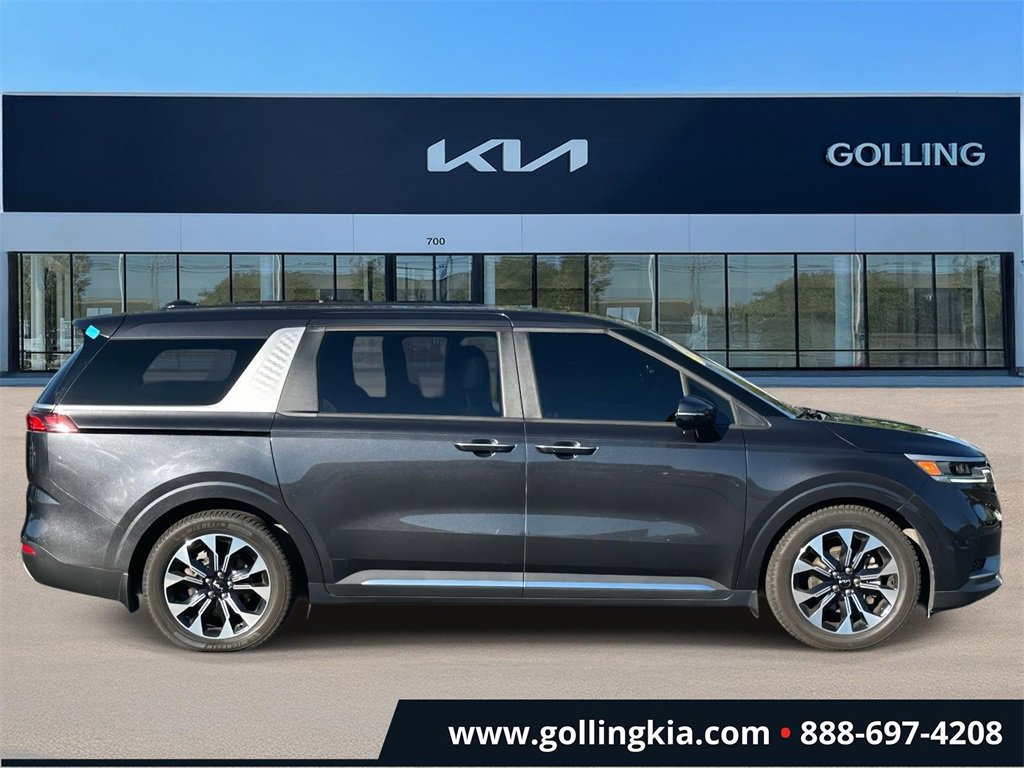 2022 Kia Carnival EX photo 2