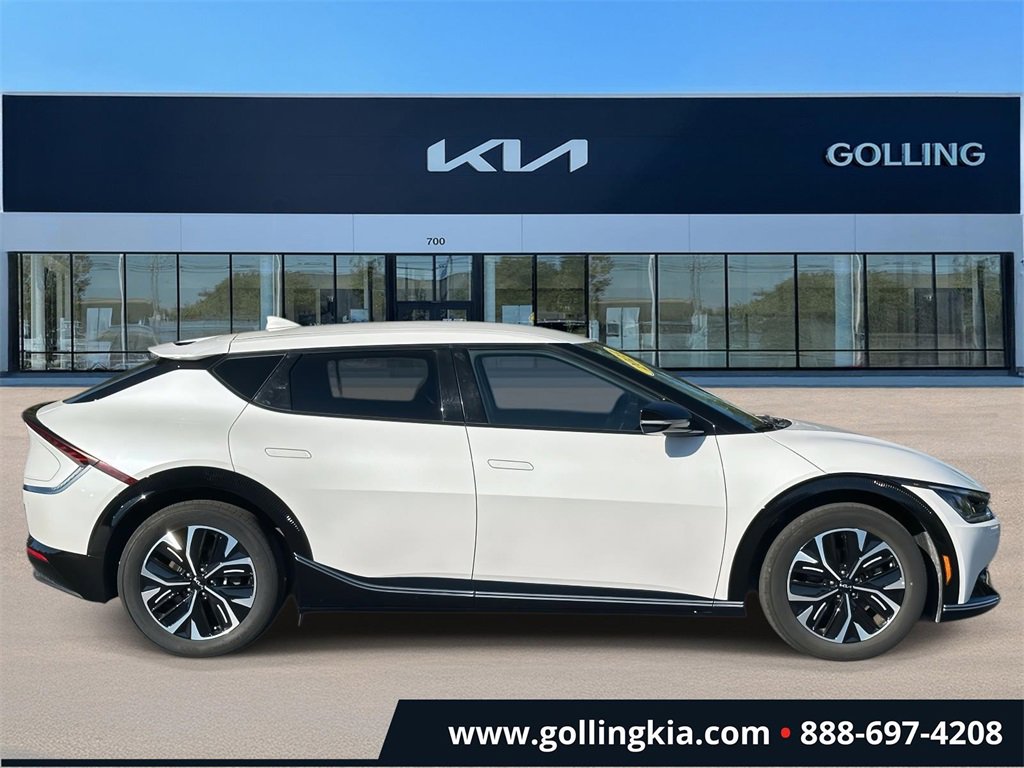 2022 Kia EV6 Wind photo 2