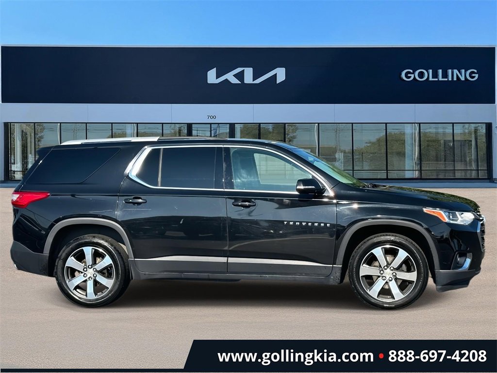 Used 2018 Chevrolet Traverse 3LT with VIN 1GNERHKW2JJ124060 for sale in Madison Heights, MI