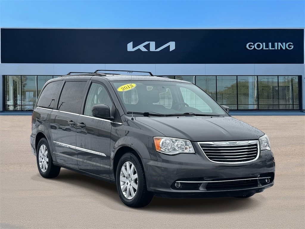 2015 Chrysler Town & Country Touring's photo