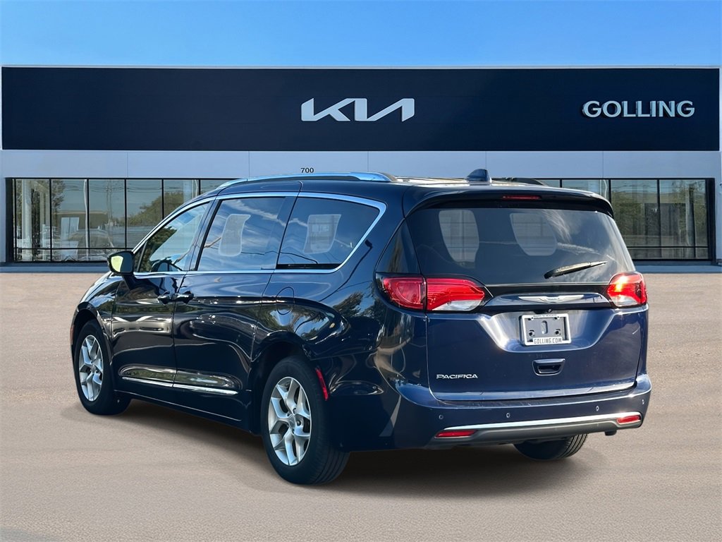 2018 Chrysler Pacifica Touring L photo 4