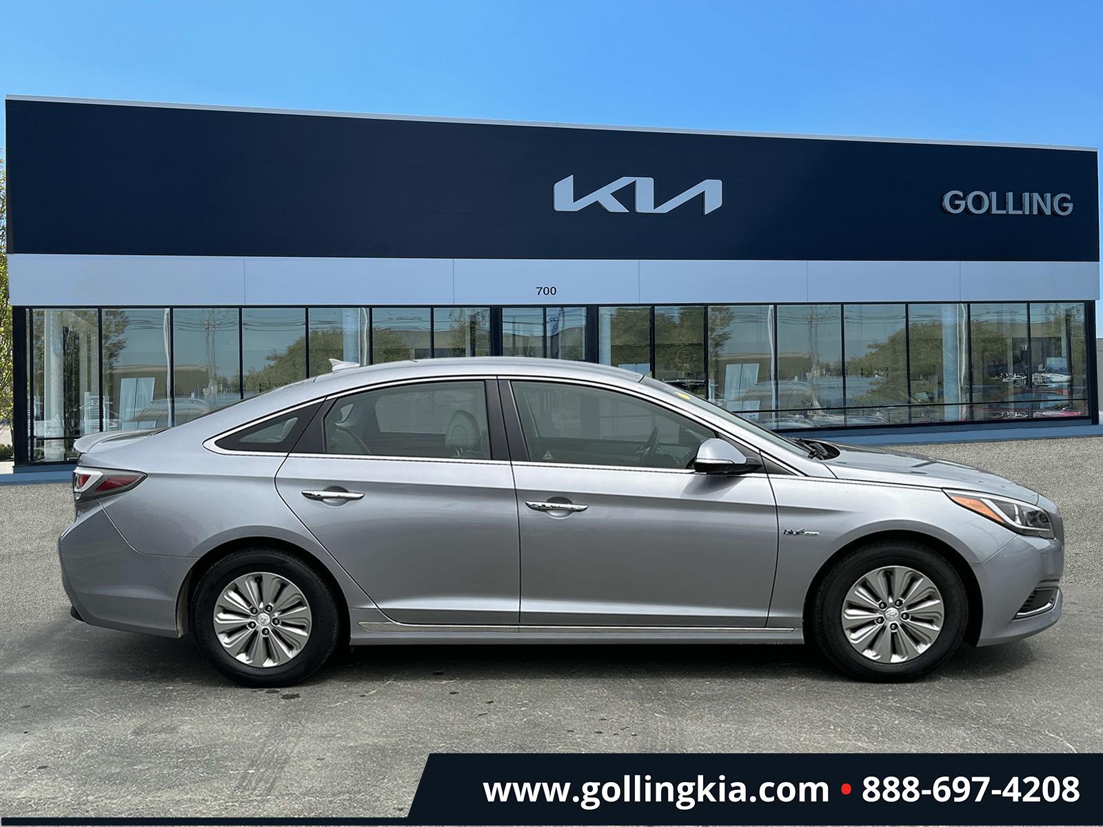 Used 2016 Hyundai Sonata Hybrid Base with VIN KMHE24L15GA037234 for sale in Madison Heights, MI