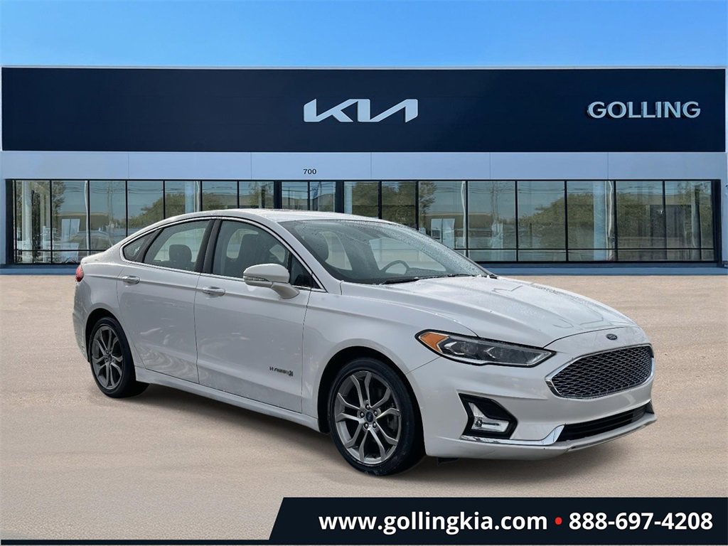2019 Ford Fusion Hybrid Titanium's photo