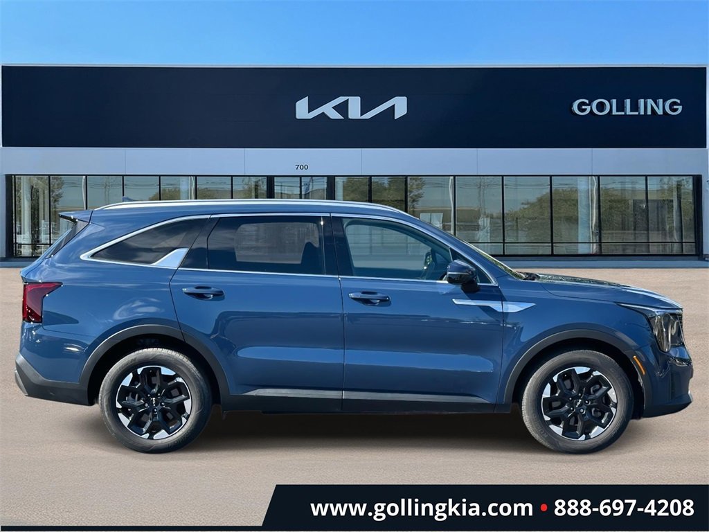 2024 Kia Sorento S photo 2