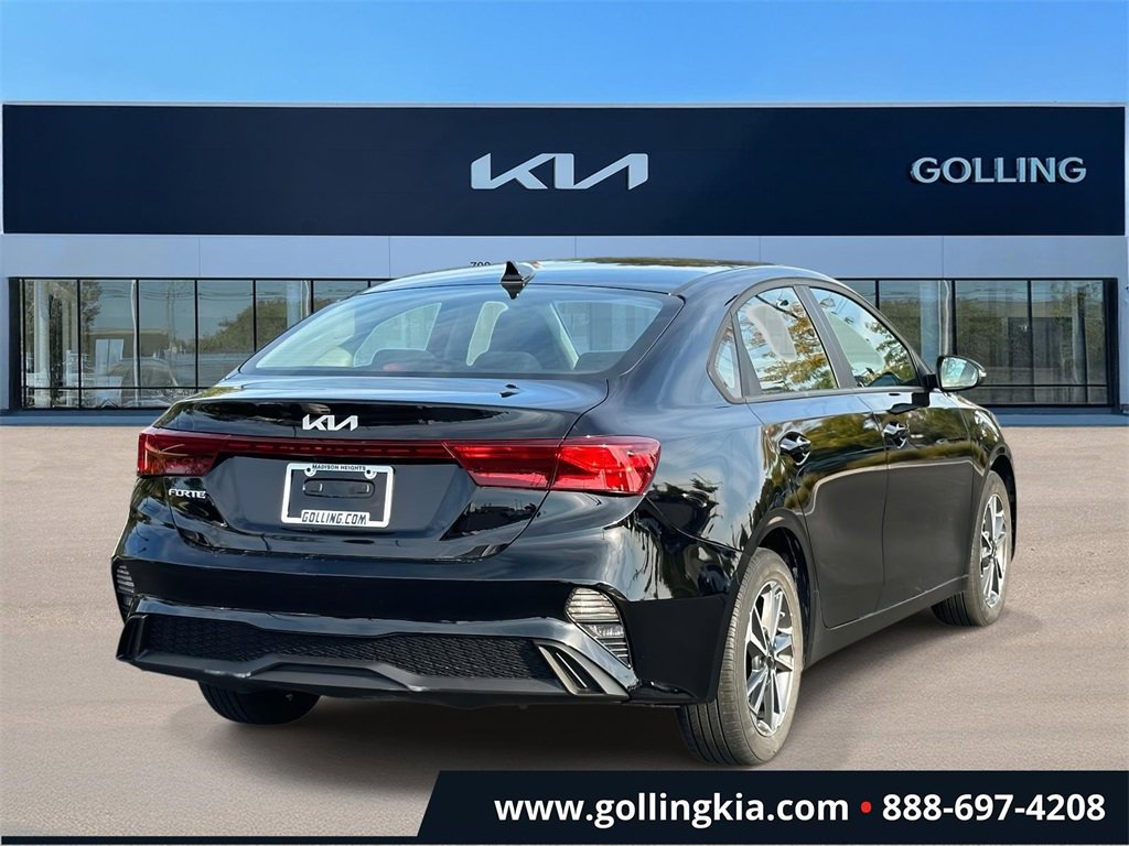 2023 Kia Forte LXS photo 2