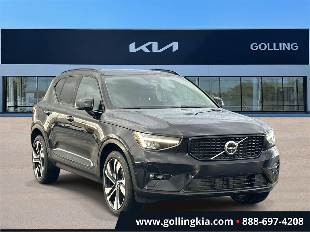 Used 2025 Volvo XC40 B5 Plus Dark Theme SUV