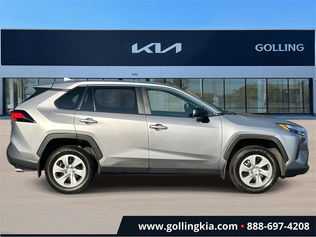 2023 Toyota RAV4 LE photo 2