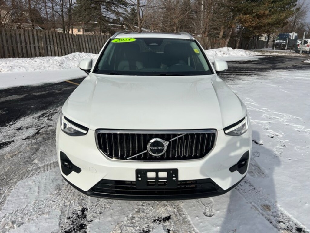 Used 2025 Volvo XC40 B5 Plus Bright Theme SUV