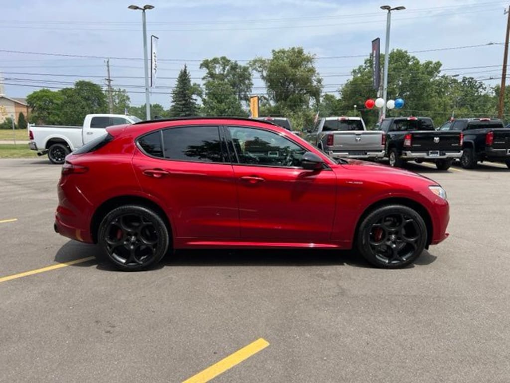 Used 2023 Alfa Romeo Stelvio Veloce SUV